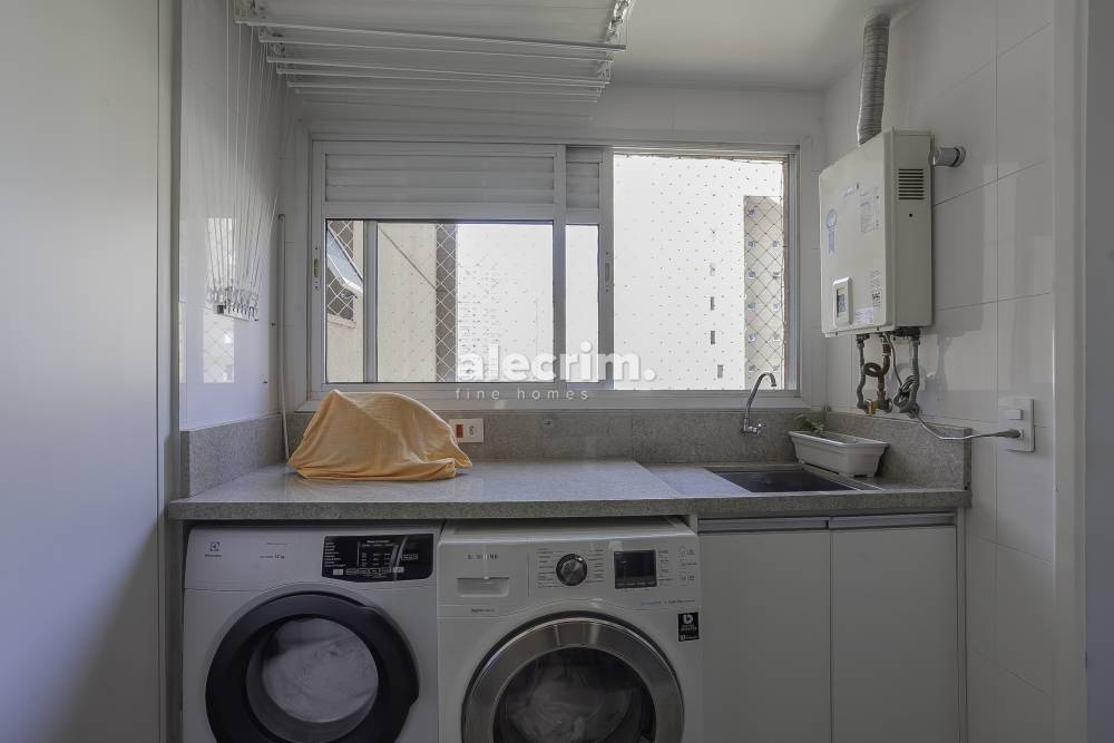 Apartamento à venda na Rua José Ramon UrtizaPanamby - 999-apartamento-panamby-saopaulo-172912-4.jpg