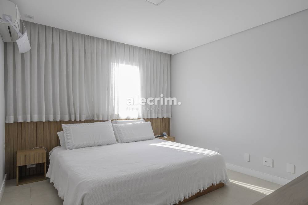 Apartamento à venda na Rua José Ramon UrtizaPanamby - 999-apartamento-panamby-saopaulo-172936-1.jpg